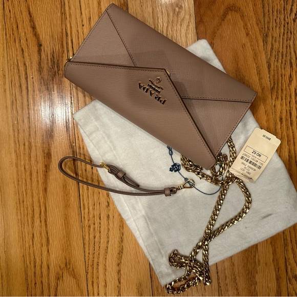 Prada Saffiano Leather Wallet with chain. NEW! - Picture 4 of 10